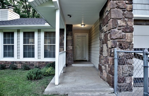Tulsa House | Urban Wilderness Home on Full Acre close to shopping and Hwy