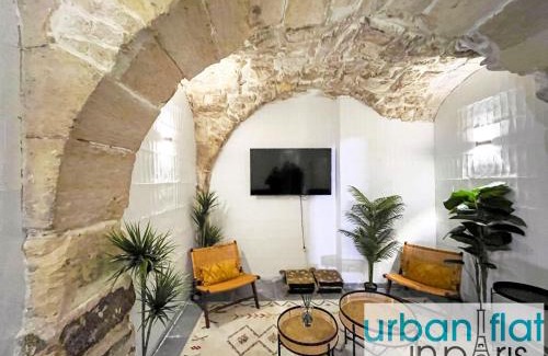 Quartier du Mail Apartment | UrbanFlat 31 - Triplex Loft in Central Paris