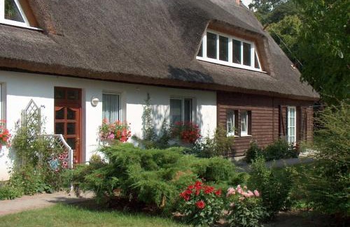 Gingst House | Urlaub unterm Rohrdach Privatzimmer