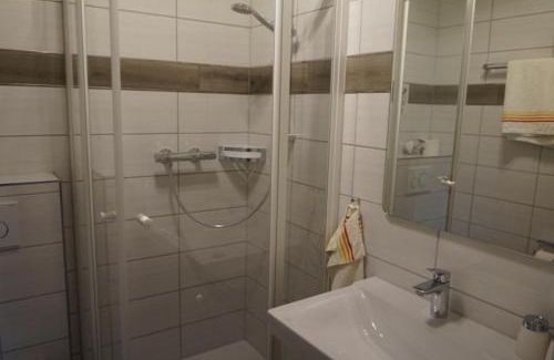 Gingst House | Urlaub unterm Rohrdach Privatzimmer