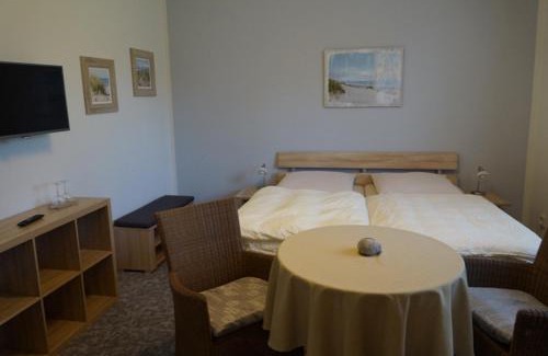 Gingst House | Urlaub unterm Rohrdach Privatzimmer