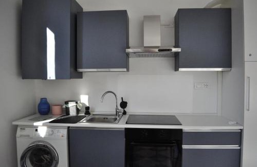 San Donato-San Vitale Apartment | Ursula Apartment