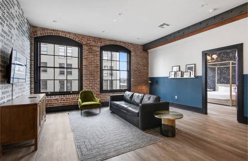 Central Business District Hotel | Sextant The Brandywine Rooftop Pool 5 min drive to Bourbon St 4 Bed 4 Bath