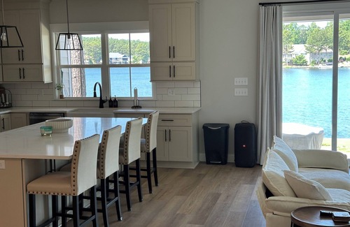 Seven Lakes House | US Open! Beautiful Brand New Home on large Private Lake 11m from Pinehurst #2!