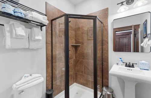 Keystone House | Modern Mountain Escape - Walk or Shuttle to Lifts - Private Hot Tub, Views, Work-Friendly