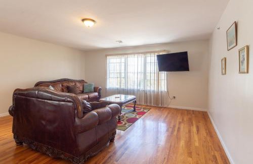 Newark Apartment | 4 Bedroom-Airport Convient