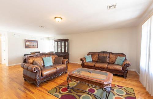 Newark Apartment | 4 Bedroom-Airport Convient