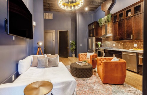Downtown Nashville Apartment | USL located in heart of Downtown Nashville 10 mins. from Broad way