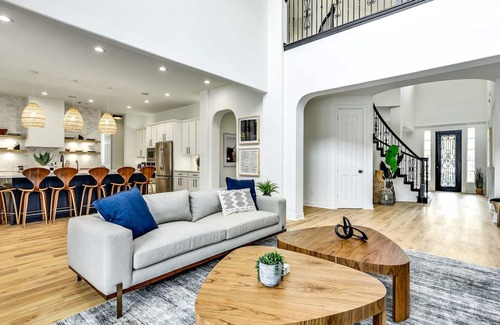 Hudson Bend House | UT Football Fave - Pool, Hot Tub, Fire Pit