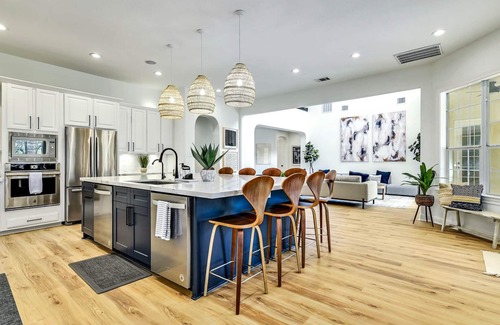 Hudson Bend House | UT Football Fave - Pool, Hot Tub, Fire Pit