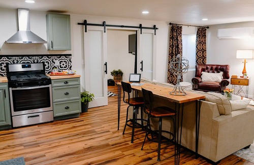 Scera Park South Apartment | Utah Valley Retreat: Luxurious Self check-in, BYU and UVU, EV Charge