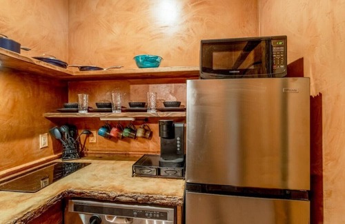 Virgin RV Rental | Ute Cliff Dwelling - 2QB W/Hot Tub and Roof Deck