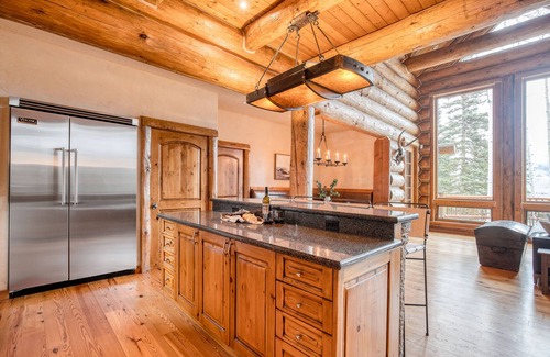 Mountain Village Cabin | Ute Lodge by AvantStay | Cozy Expansive Mountain Home | Close to the Slopes!