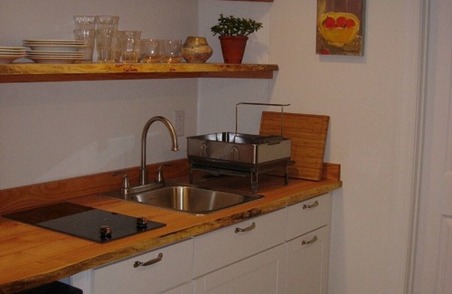Fifeville Apartment | UVA Hospital Area Free Guest Parking No Stairs Separate Private Entrance