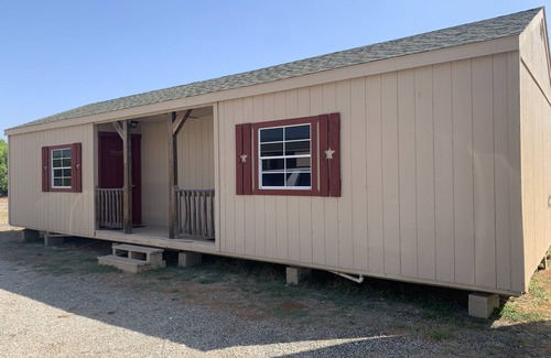 Dimmit County Cabin | Uvalde cabin. Comfortable quiet cabin 8 miles outside Carrizo Springs