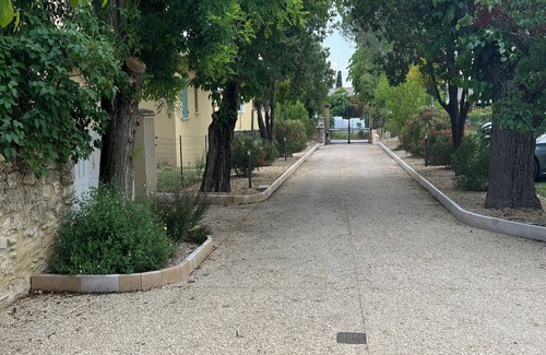Uzes Apartment | Uzès : Apartment l'Olivier 10mn walk from town center apartment in mas