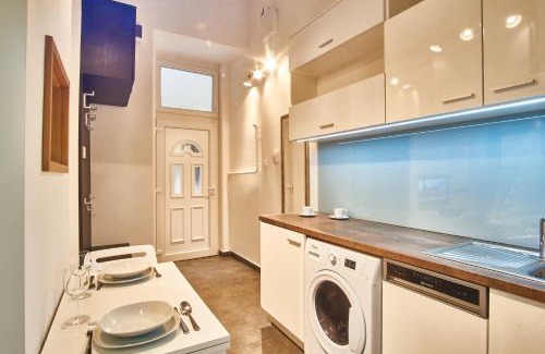 Belvaros - Lipotvaros Apartment | V27 Apartment | hostAID