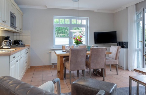 Wenningstedt-Braderup Apartment | Vacation apartment "Strandläufer A2" in Wenningstedt with 3 bedrooms