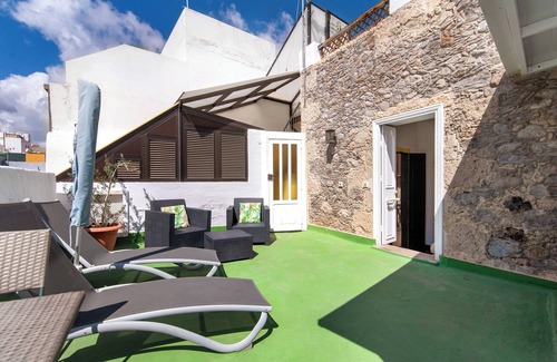Vegueta House | Vacation Home 'Apto Azahara - Casa San Marcial' with Private Terrace and Wi-Fi