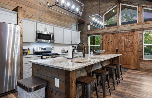 Hochatown Cabin | Vacana Highwest Games, Play Set, Hot Tub, Fire Pit, Pets