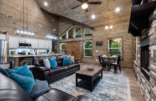 Hochatown Cabin | Vacana Highwest Games, Play Set, Hot Tub, Fire Pit, Pets