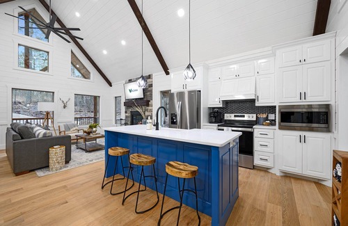 Broken Bow Cabin | Vacana Top Ranked Couples Cabin, Hot Tub, Fire Pit, Pet Friendly