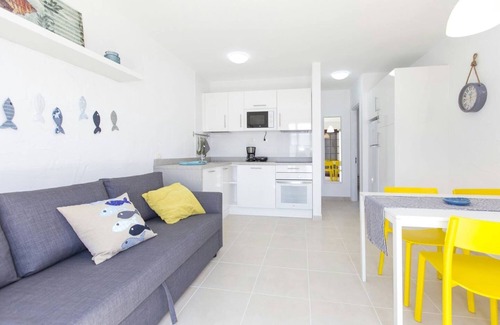 Caleta de Fuste Apartment | Vacation Apartment 'Casita Del Sol' with Private Pool, Private Terrace and Wi-Fi
