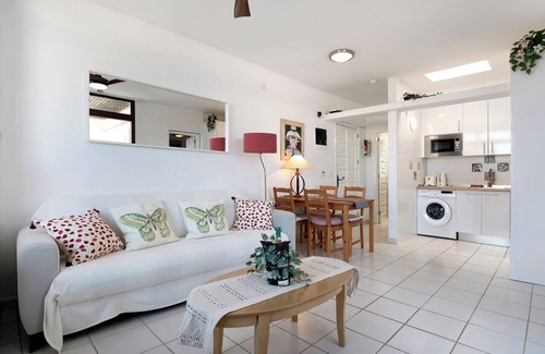 Costa Teguise Apartment | Vacation Apartment 'Los Molinos 4306' with Sea View, Private Pool and Wi-Fi