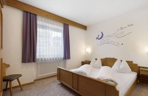 Burgusio Apartment | Vacation Apartment "Sonnenhof Sonngarten" with Mountain View & BBQ