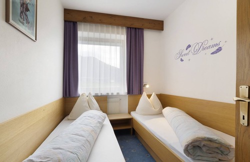Burgusio Apartment | Vacation Apartment "Sonnenhof Sonngarten" with Mountain View & BBQ
