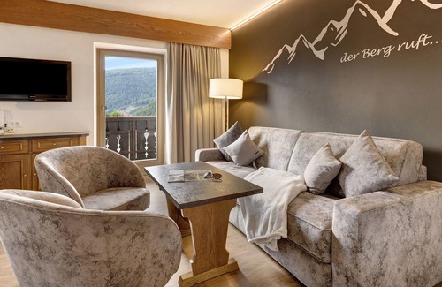 Burgusio Apartment | Vacation Apartment "Sonnenhof Sonnparadies" with Mountain View and Terrace