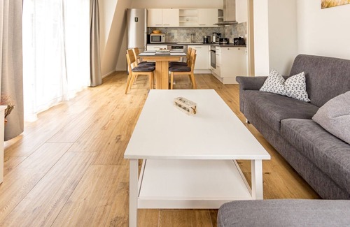 Graal Mueritz Apartment | Vacation apartment F5 - 3-room apartment near the beach for 5 people with WiFi and wallbox