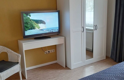 Bergen auf Ruegen Apartment | Vacation apartment Kastanienblick with fireplace - Ferienwohnungen Ramitz auf Rügen