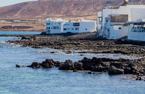 Arrieta Apartment | Vacation Apartment 'Maresia' with Sea View and Wi-Fi