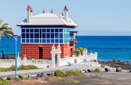 Arrieta Apartment | Vacation Apartment 'Maresia' with Sea View and Wi-Fi