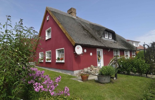 Gross Zicker Apartment | Vacation apartment no. 07 (1st floor) - Pension Ritter - in a quiet location in Groß