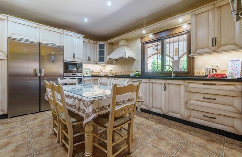 Alhaurin el Grande House | Vacation Home 'La Huerta Del Sur' with Mountain View, Pool, Garden & Wi-Fi