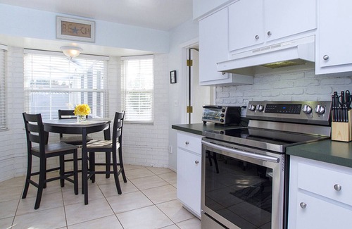 Seminole House | Vacation Home 2 Miles From The Beach with Pool and Spillover Spa! GREAT PRICE!