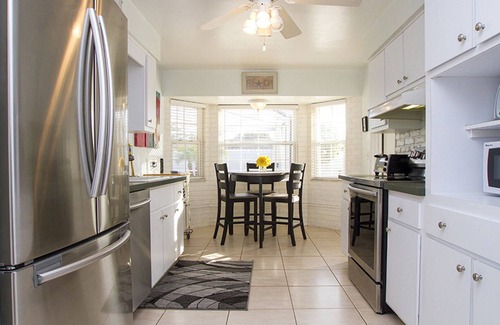 Seminole House | Vacation Home 2 Miles From The Beach with Pool and Spillover Spa! GREAT PRICE!