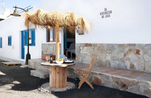 El Golfo House | Vacation Home '2' with Wi-Fi and Air Conditioning