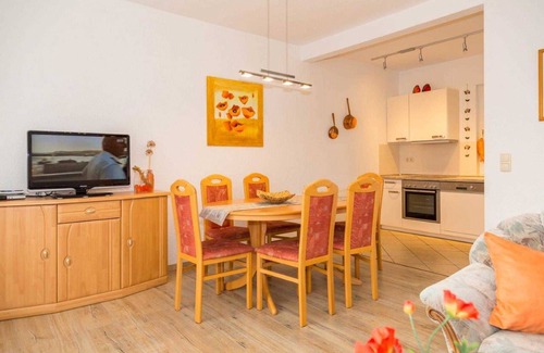 Trassenheide Apartment | Vacation home Alexander, incl. WLAN, 2 terraces & barbecue - semi-detached house
