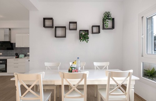 Costa Teguise House | Vacation Home 'Casa Dang' with Sea View, Balcony and Wi-Fi