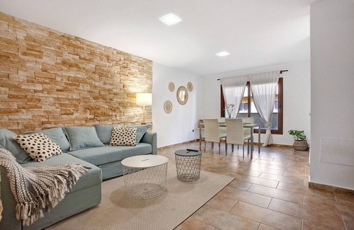 El Matorral House | Vacation Home "Casa Dael" with Mountain View, Private Terrace & Wi-Fi
