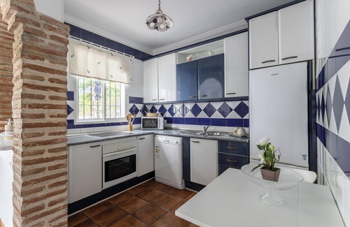 Frigiliana House | Vacation Home "El Valle de Arantxa" with Mountain View, Pool & Wi-Fi