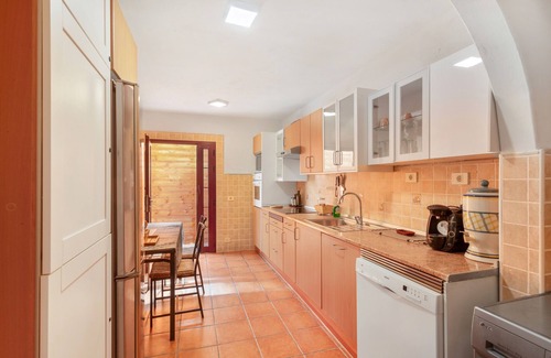 Telde House | Vacation Home 'Olas De Plata' with Sea View, Private Pool and Wi-Fi