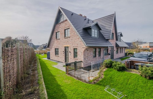 Westerland House | Vacation home for up to 6 people with garden and sauna.