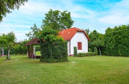 Balatonmariafurdo House | Vacation home Johnny by Interhome