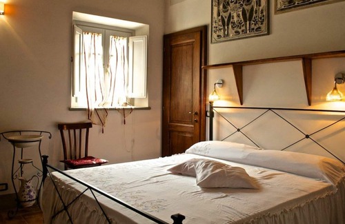 Cortona House | Vacation Home in Montanare with 1 bedrooms sleeps 4