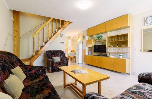 Balatonszarszo House | Vacation home Jazmin by Interhome