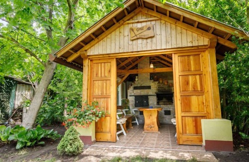 Balatonfenyves House | Vacation home Julia by Interhome